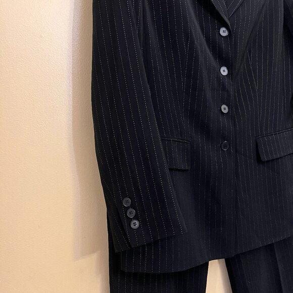 Kasper woman's Pinstripe 2-piece pant suit, Black/White stripes, Size 12 - Picture 2 of 7